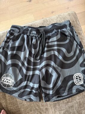 Overtime Men's Black & Gray Wavy Performance Athletic Shorts